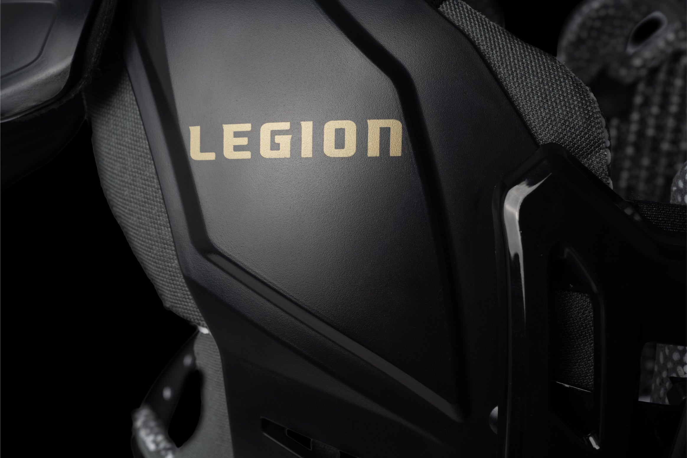 Legion M-150 Football Shoulder Pads - Thumbnail 4